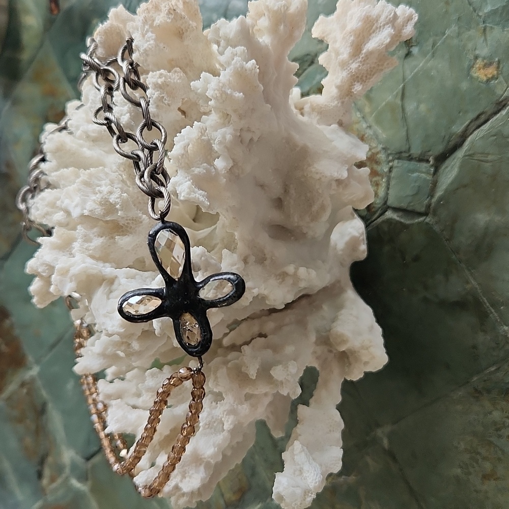 Beautiful Cross Choker Style Necklace.